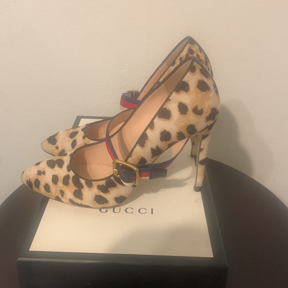 Beautiful pre-loved animal print Gucci heels! - Picture 2 of 6
